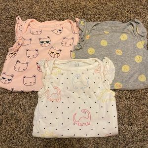 Gap onesies lot of 3